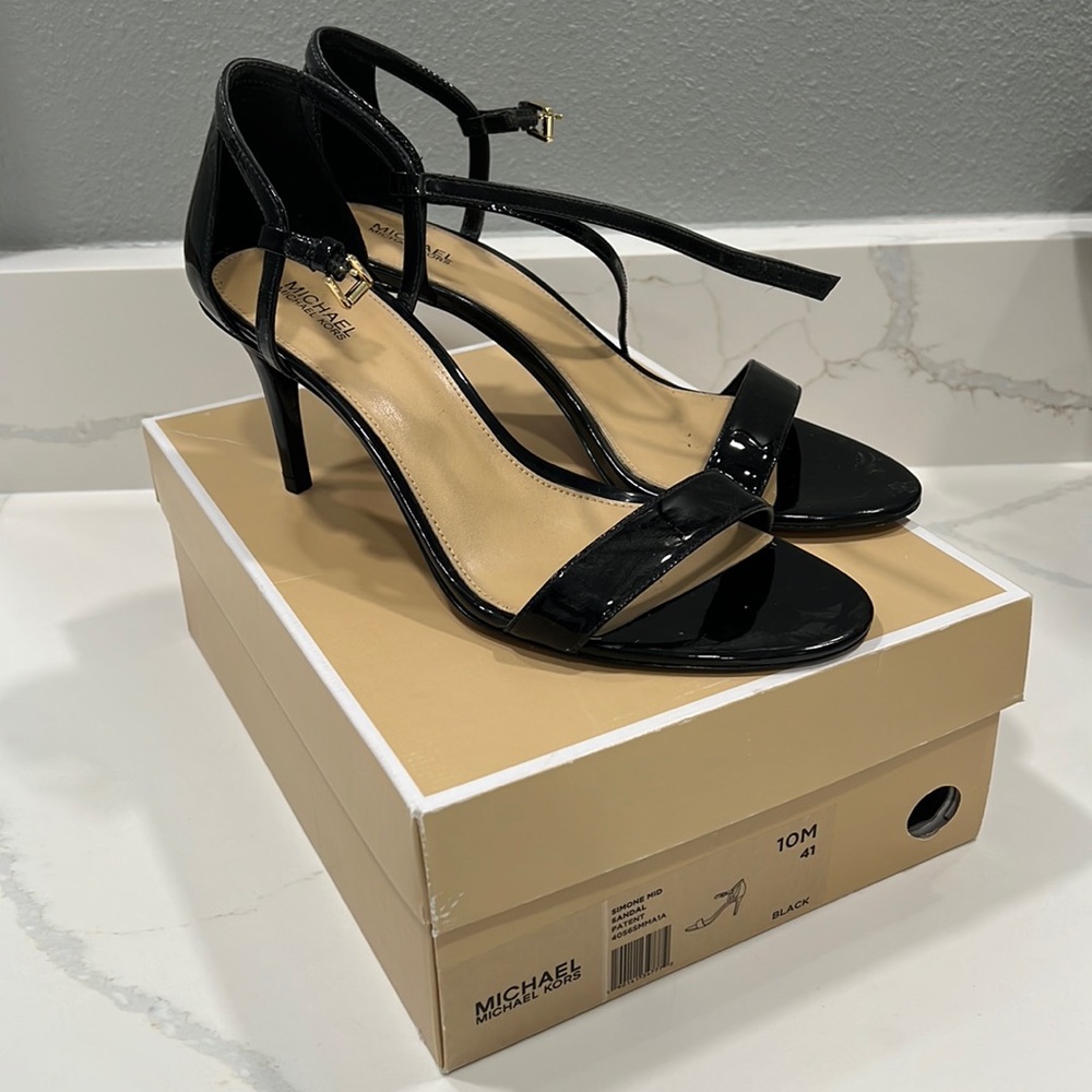 MK Simone Mid Sandals Size 10 Black Patent Leather